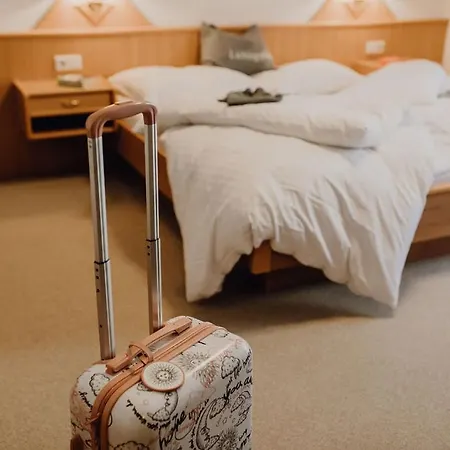 Dorfcafe Hotelpension Swirtshaus Im Dorf 3*