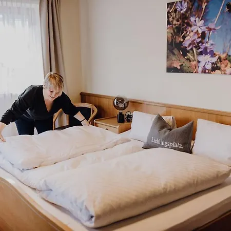 Gasthof Dorfcafe Hotelpension Swirtshaus Im Dorf Unken