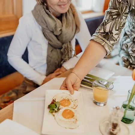 宾馆 Dorfcafe Hotelpension Swirtshaus Im Dorf 3*