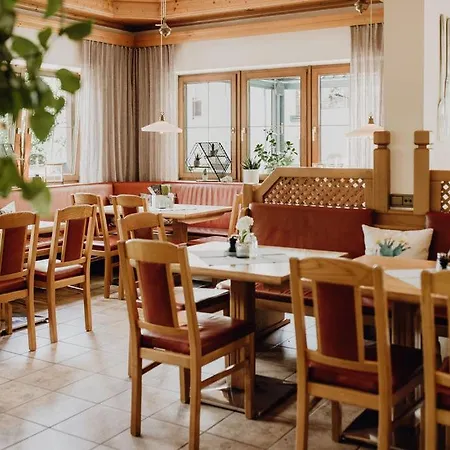Dorfcafe Hotelpension Swirtshaus Im Dorf Gasthof Unken