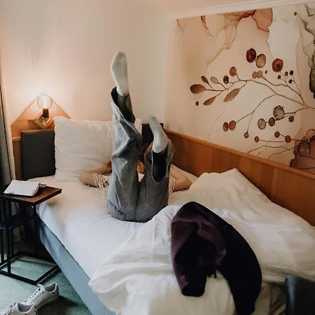 Dorfcafe Hotelpension Swirtshaus Im Dorf 宾馆