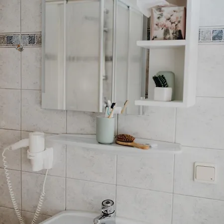宾馆 Dorfcafe Hotelpension Swirtshaus Im Dorf 3*