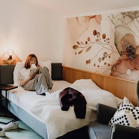 Dorfcafe Hotelpension Swirtshaus Im Dorf 宾馆 3*