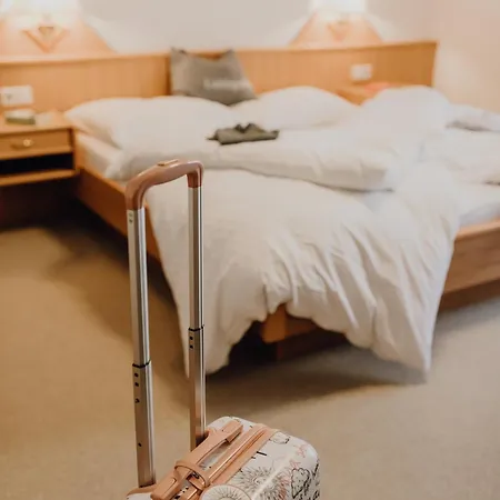 Dorfcafe Hotelpension Swirtshaus Im Dorf 宾馆 温肯